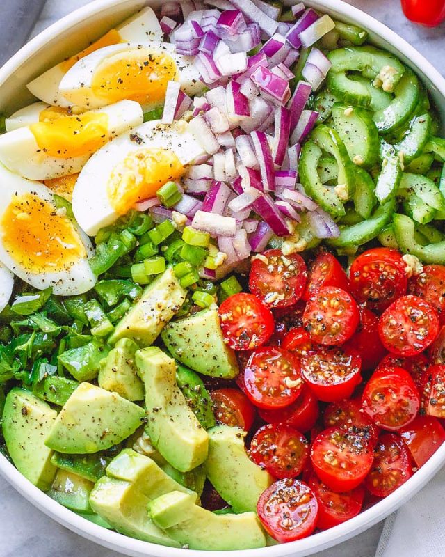 Avocado Salad with Tomato, Eggs and Cucumber - #recipe by #eatwell101 - https://www.eatwell101.com/avocado-salad-recipe