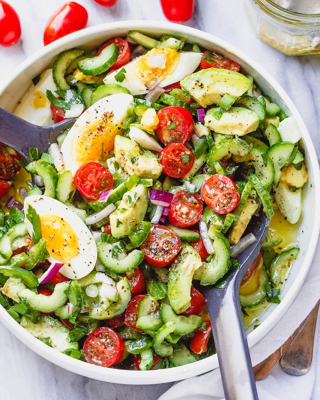 https://www.eatwell101.com/wp-content/uploads/2019/04/avocado-egg-cucumber-salad.jpg