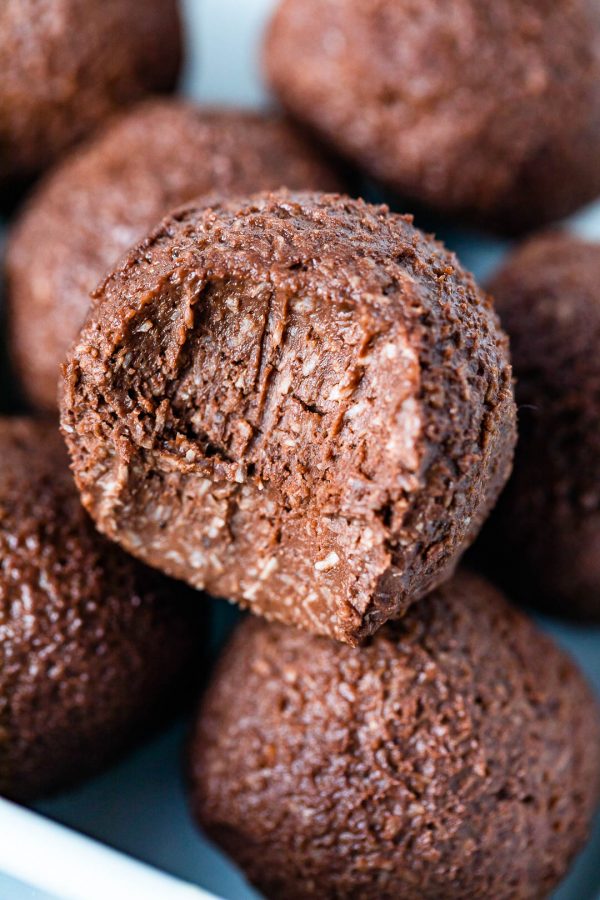 Chocolate Cheesecake Fat Bombs - #recipe by #eatwell101 - https://www.eatwell101.com/chocolate-cheesecake-fat-bombs-recipe