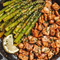 Lemon Garlic Butter Chicken Green Beans Skillet Recipe Chicken Thighs Recipe Eatwell101