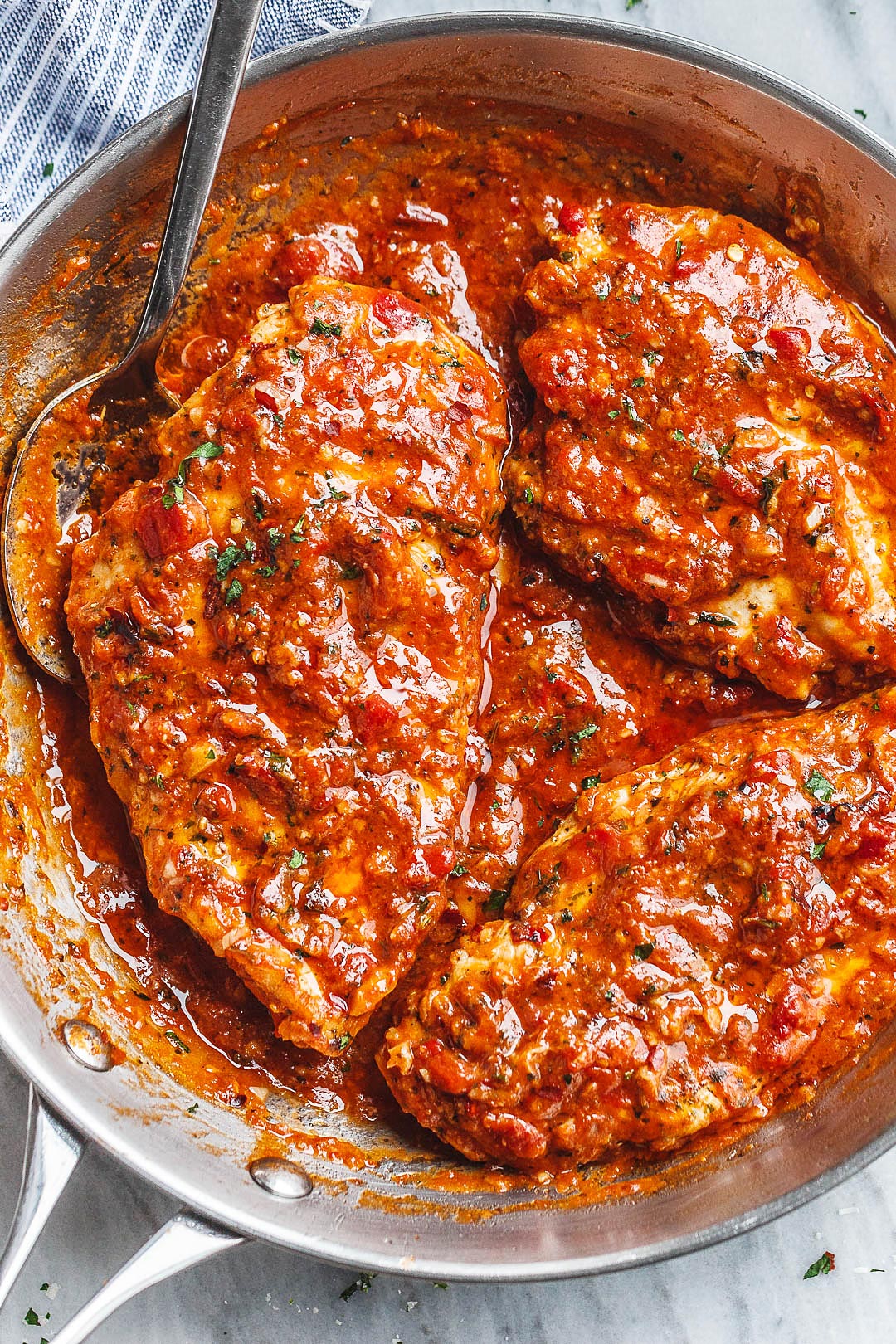 Skillet Chicken in Roasted Pepper Butter Parmesan Sauce – Chicken Recipe — Eatwell101