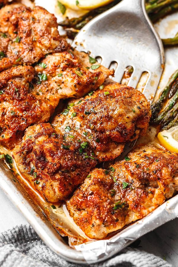 Best Oven-Baked Chicken - #recipe by #eatwell101 - https://www.eatwell101.com/oven-baked-chicken-with-asparagus-recipe