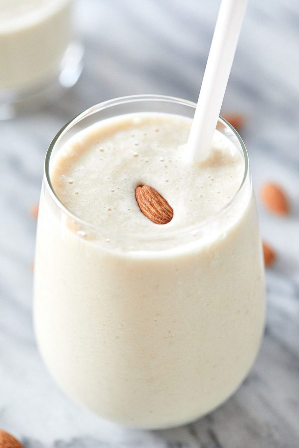 Almond Banana Smoothie - #recipe by #eatwell101 - https://www.eatwell101.com/almond-banana-smoothie-recipe