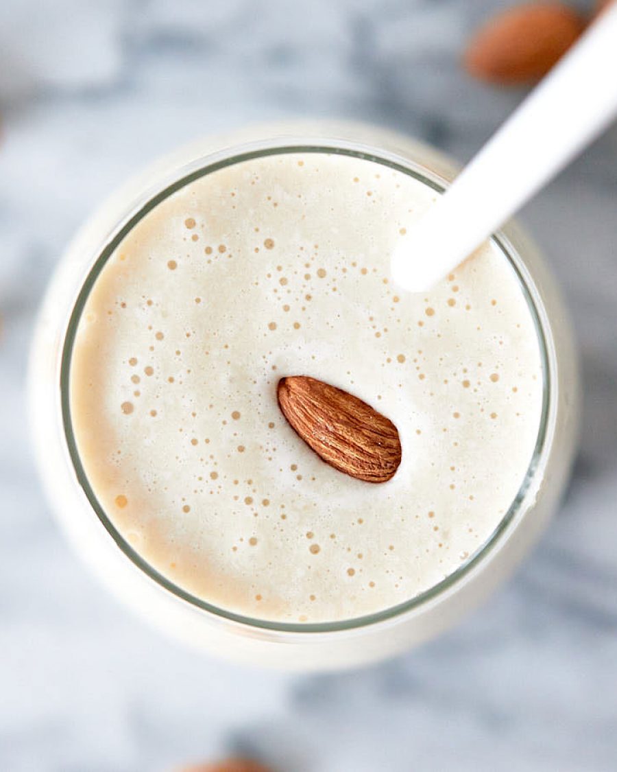 Almond Banana Smoothie - #recipe by #eatwell101 - https://www.eatwell101.com/almond-banana-smoothie-recipe