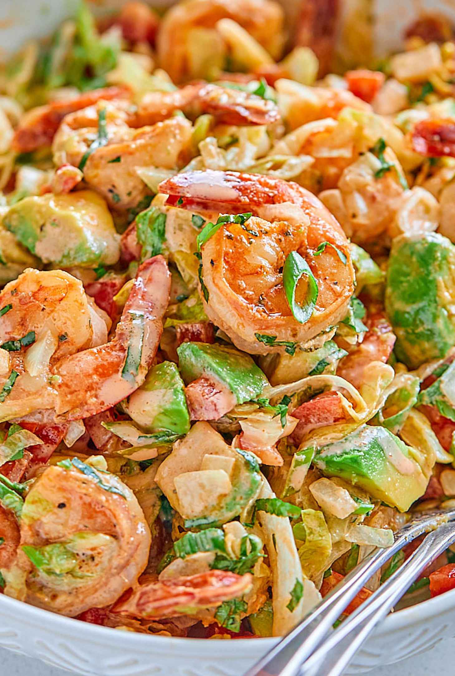 Healthy Lettuce Shrimp Avocado Salad - #recipe by #eatwell101 - https://www.eatwell101.com/healthy-lettuce-shrimp-avocado-salad-recipe