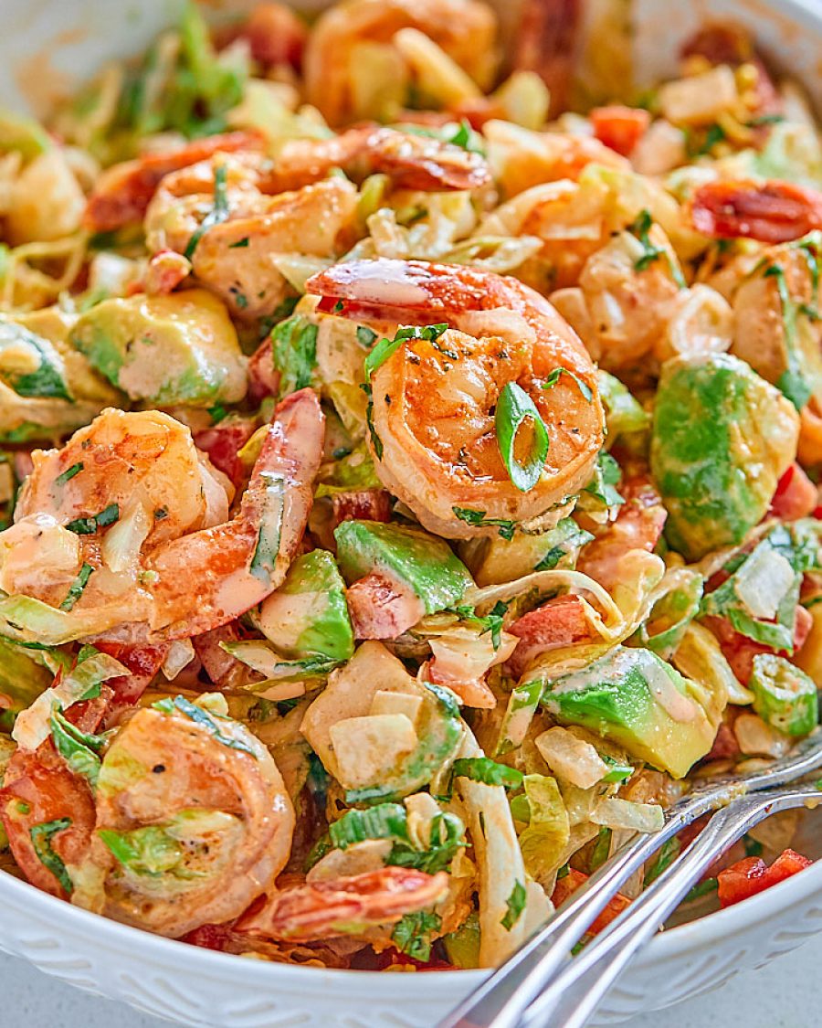 Healthy Lettuce Shrimp Avocado Salad - #recipe by #eatwell101 - https://www.eatwell101.com/healthy-lettuce-shrimp-avocado-salad-recipe