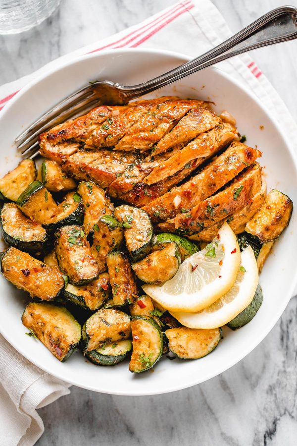 Asado Chicken Breast with Sauteed Lemon Zucchini - #recipe by #eatwell101 - https://www.eatwell101.com/asado-chicken-sauteed-zucchini-recipe