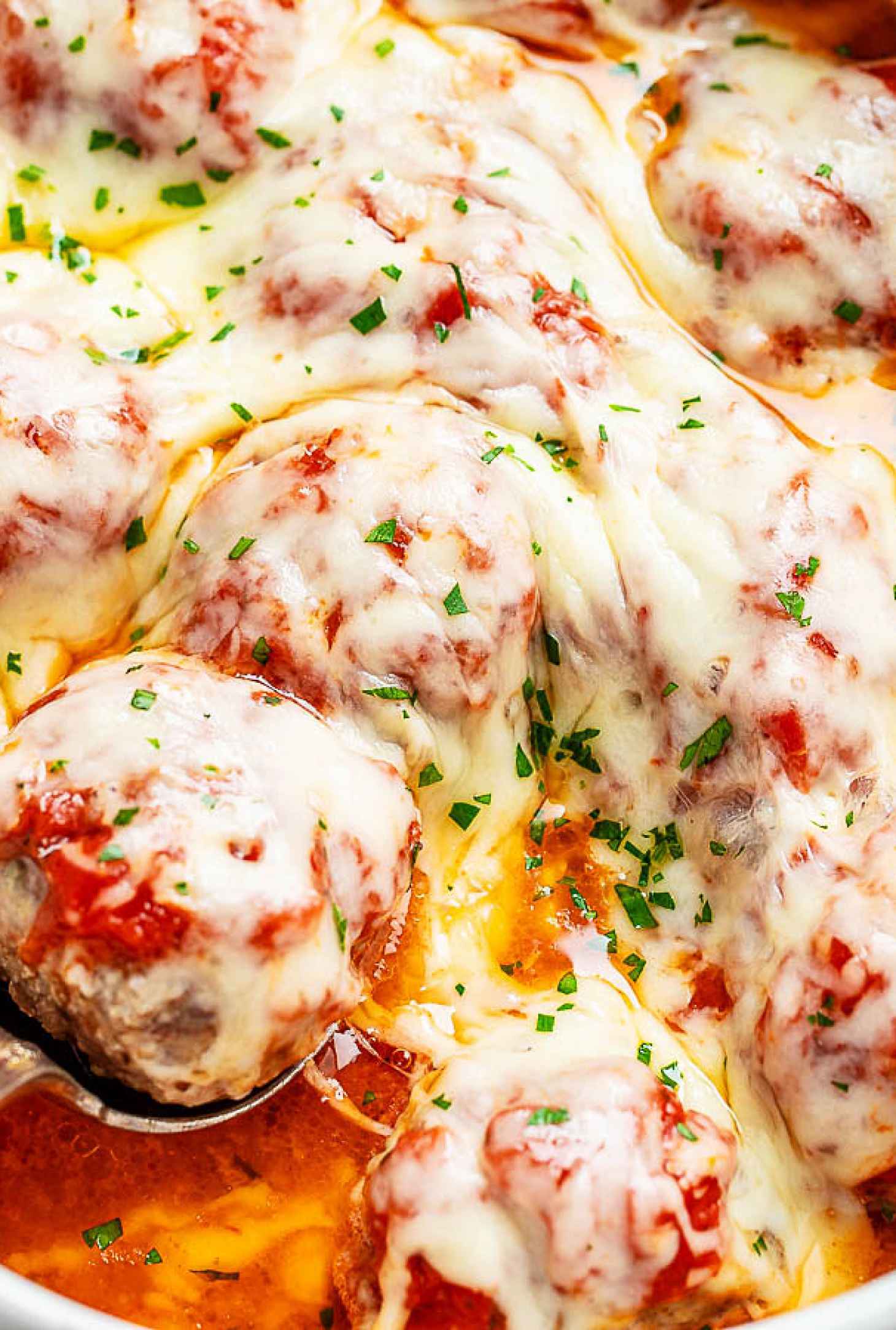 Cheesy Meatballs Casserole {Low Carb} - #recipe by #eatwell101 - https://www.eatwell101.com/turkey-meatballs-casserole-recipe