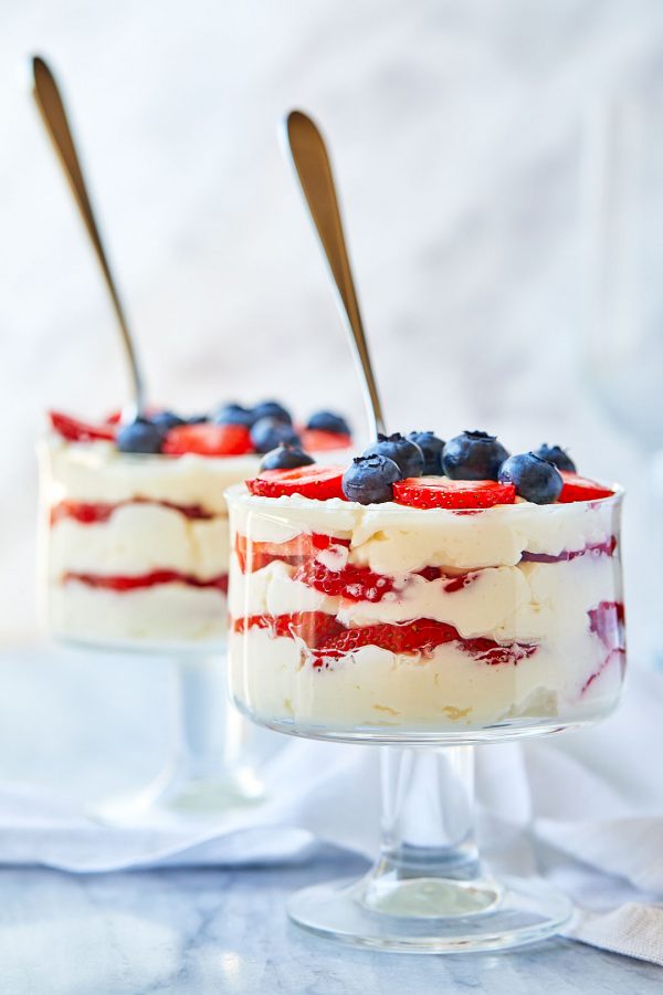 Strawberry Cheesecake Mousse - #recipe by #eatwell101 - https://www.eatwell101.com/strawberry-cheesecake-mousse-recipe