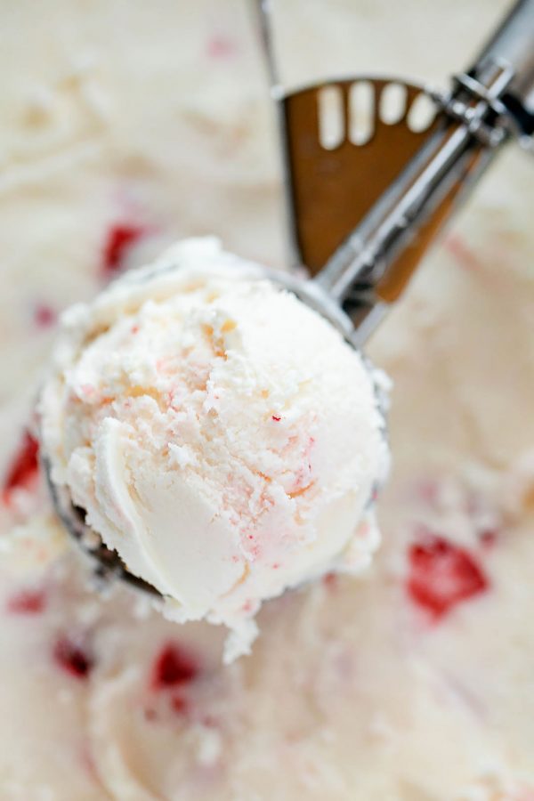 Strawberry Cheesecake Ice Cream Recipe - #recipe by #eatwell101 - https://www.eatwell101.com/strawberry-cheesecake-icecream-recipe
