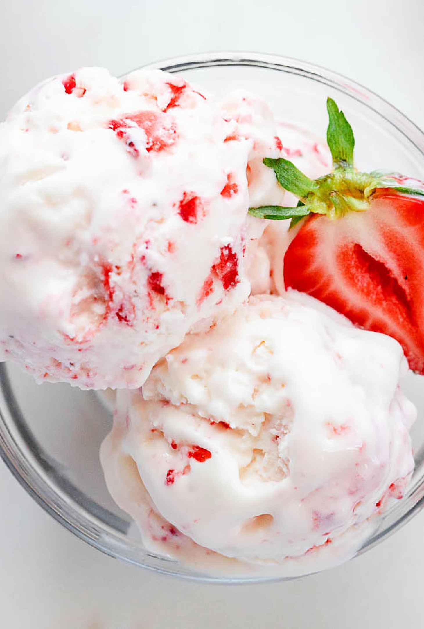 Strawberry Cheesecake Ice Cream Recipe - #recipe by #eatwell101 - https://www.eatwell101.com/strawberry-cheesecake-icecream-recipe