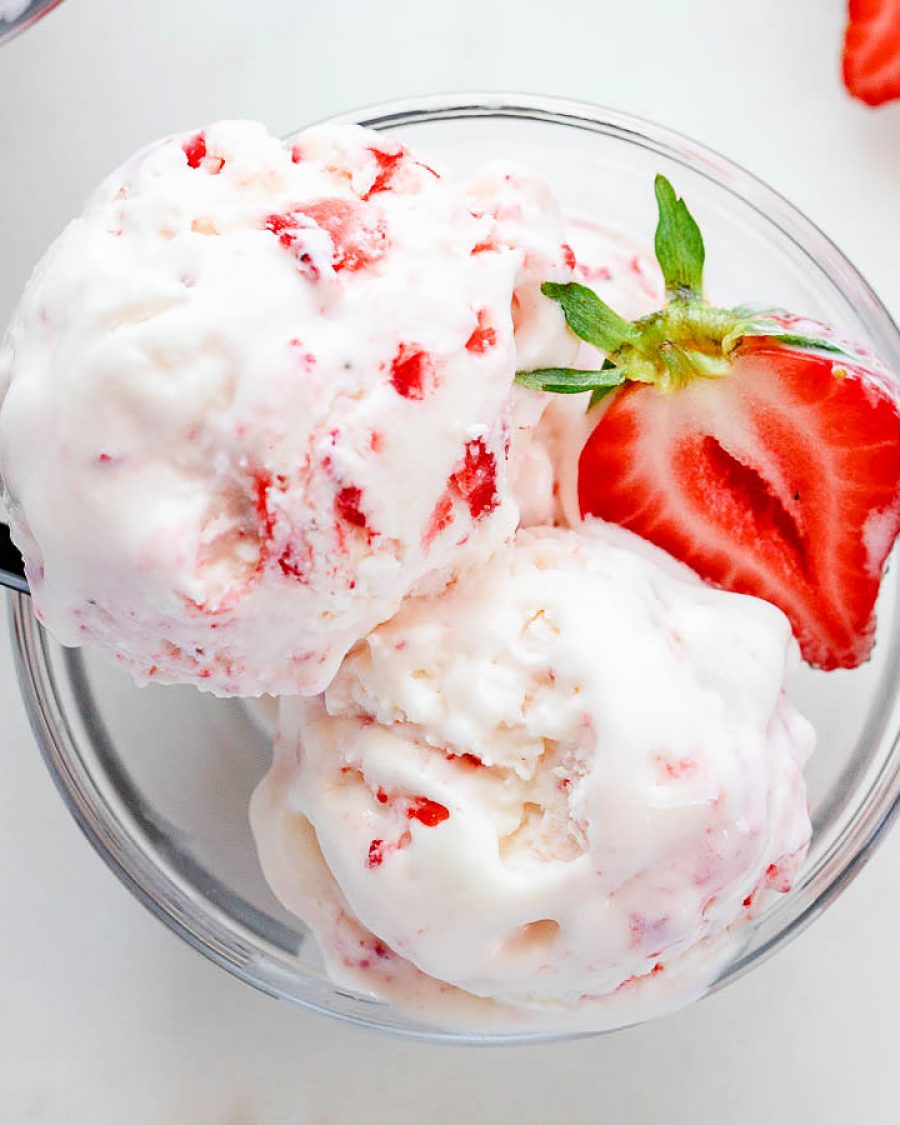 Strawberry Cheesecake Ice Cream Recipe - #recipe by #eatwell101 - https://www.eatwell101.com/strawberry-cheesecake-icecream-recipe
