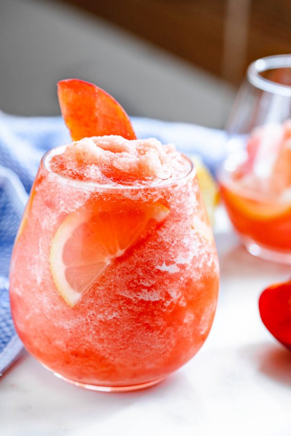 Frosted Peach Lemonade - #recipe by #eatwell101 - https://www.eatwell101.com/frosted-peach-lemonade-recipe