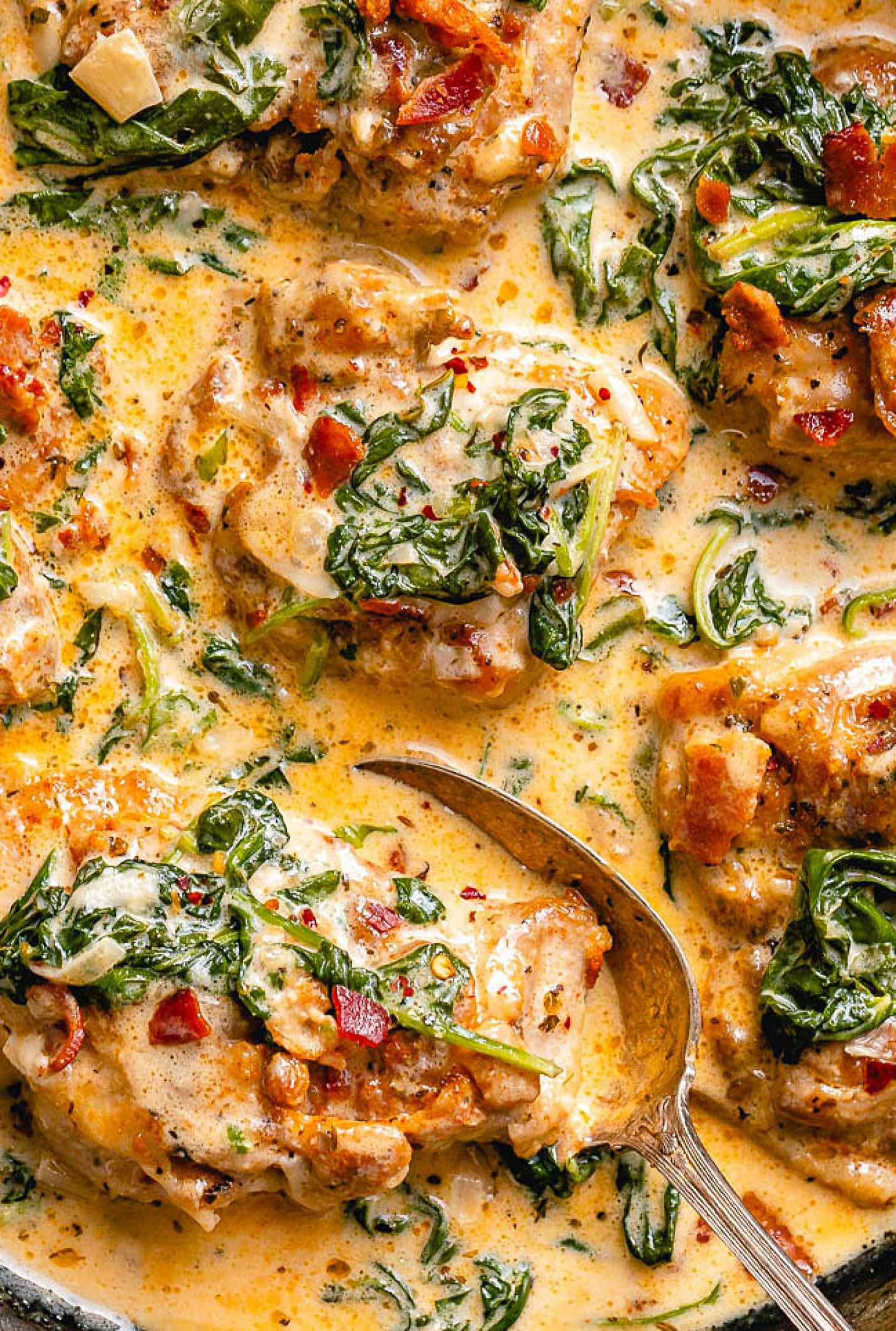 Garlic Butter Chicken with Spinach and Bacon - #recipe by #eatwell101 - https://www.eatwell101.com/garlic-butter-chicken-spinach-bacon-recipe