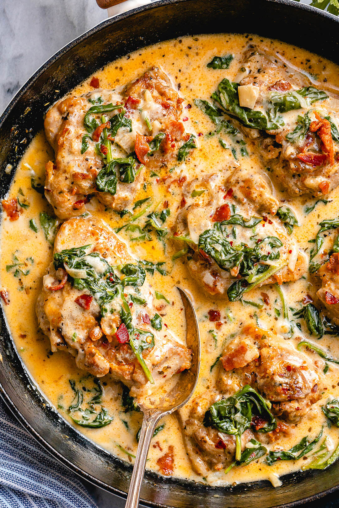 Garlic Butter Chicken Recipe with Creamy Spinach and Bacon – Best ...