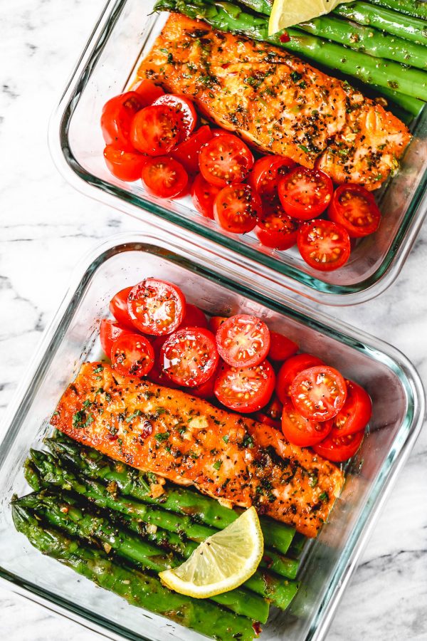 Meal-Prep Salmon and Asparagus in Garlic Lemon Sauce (15-Minute ) - #recipe by #eatwell101 - https://www.eatwell101.com/meal-prep-garlic-butter-salmon-asparagus-recipe