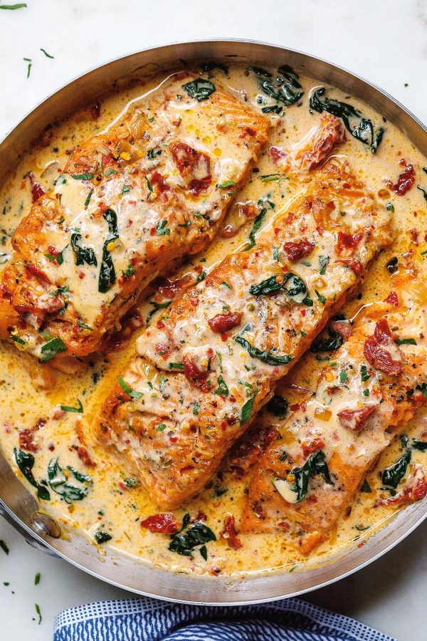 Creamy Tuscan Salmon Recipe - #recipe by #eatwell101 - https://www.eatwell101.com/creamy-garlic-tuscan-salmon-recipe