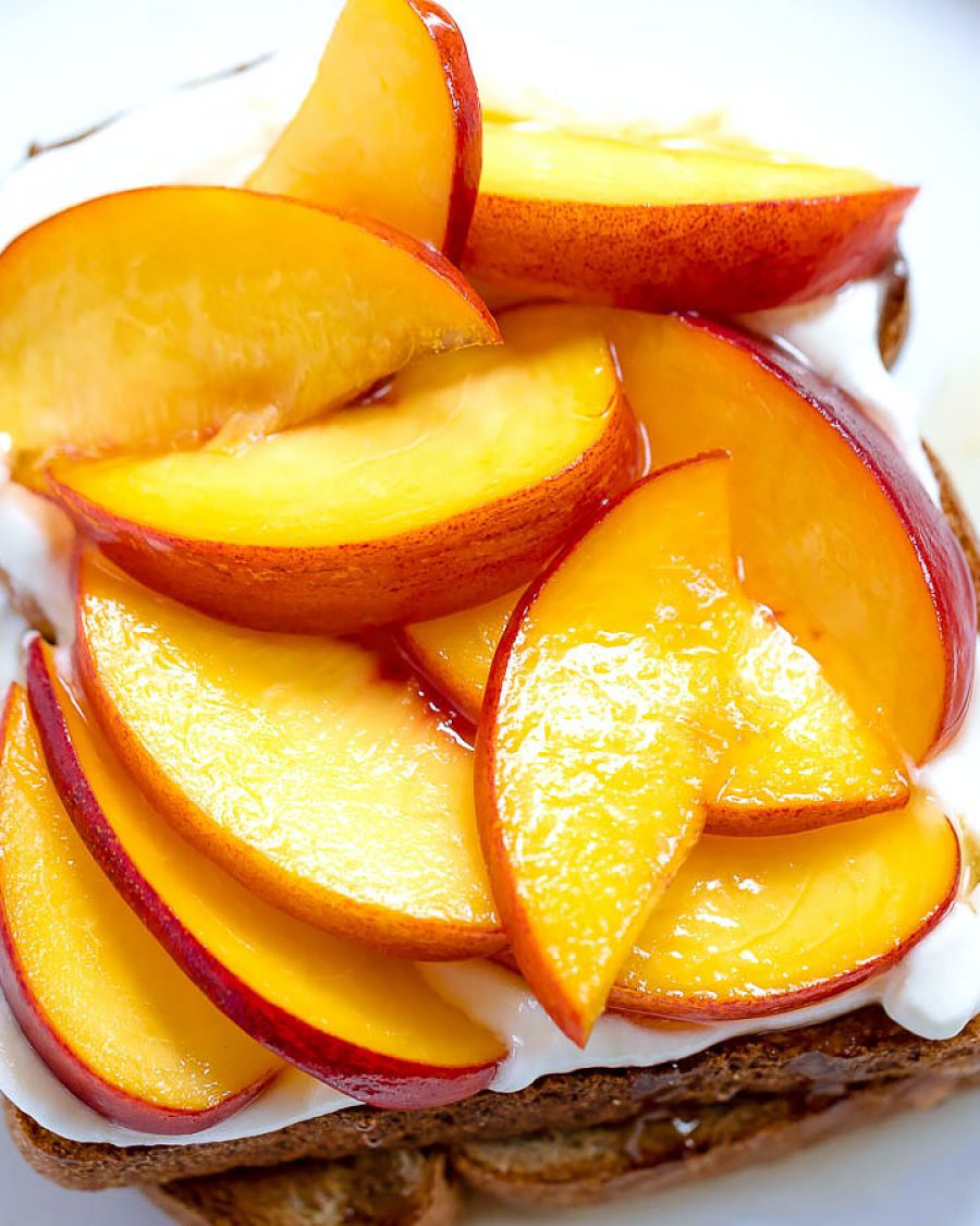 Peach Toasts with Honey and Cream Cheese - #recipe by #eatwell101 - https://www.eatwell101.com/peach-toasts-recipe