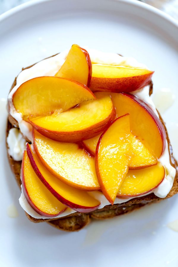 Peach Toasts with Honey and Cream Cheese - #recipe by #eatwell101 - https://www.eatwell101.com/peach-toasts-recipe