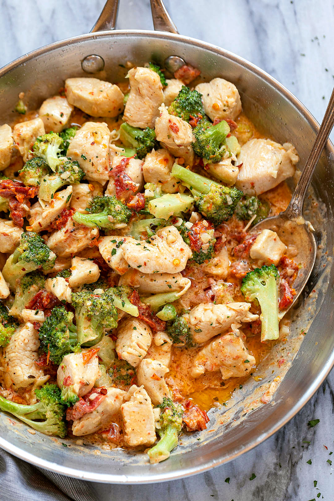 15-Minute Broccoli Chicken in Cream Cheese Sundried Tomato Sauce