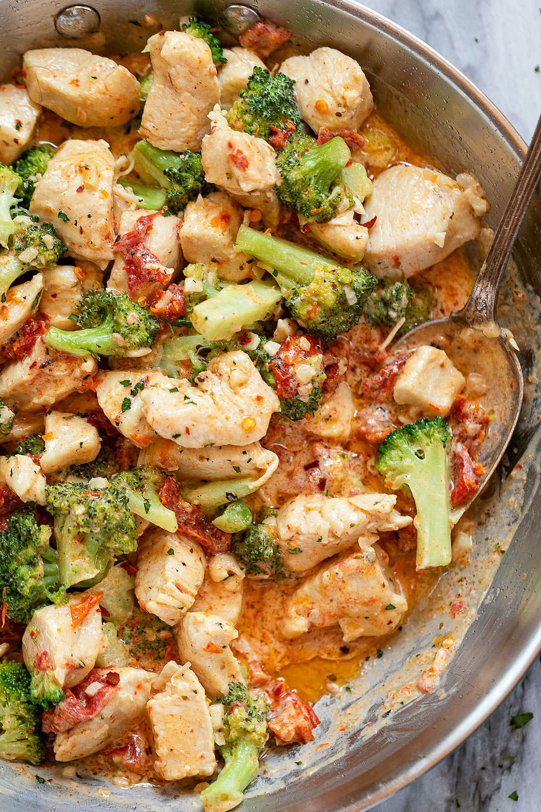 15-Minute Broccoli Chicken Recipe in Cream Cheese Sundried Tomato Sauce ...