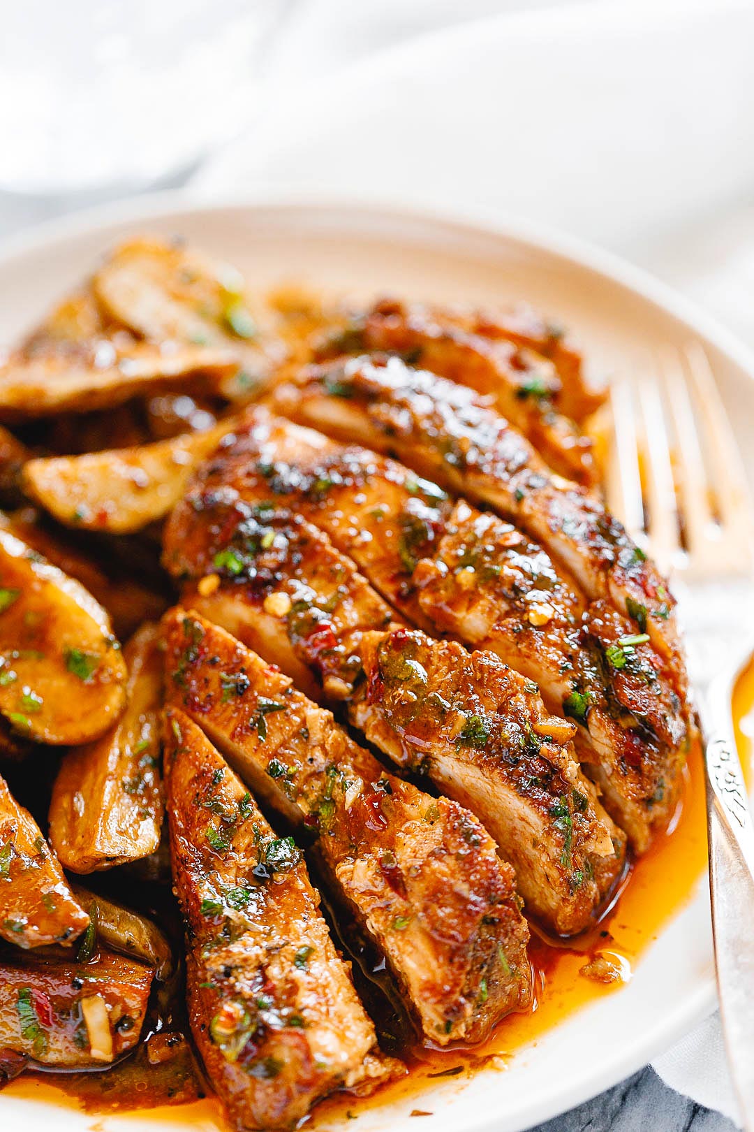 Garlic Butter Chicken and Potato Skillet Recipe — Eatwell101