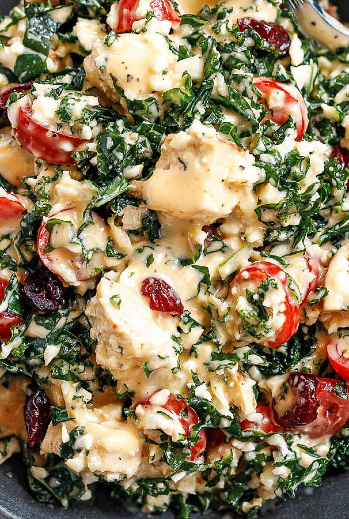 Healthy Chicken Kale Salad with Cauliflower, Parmesan and Honey Chipotle Sauce - #recipe by #eatwell101 - https://www.eatwell101.com/healthy-chicken-kale-salad-recipe