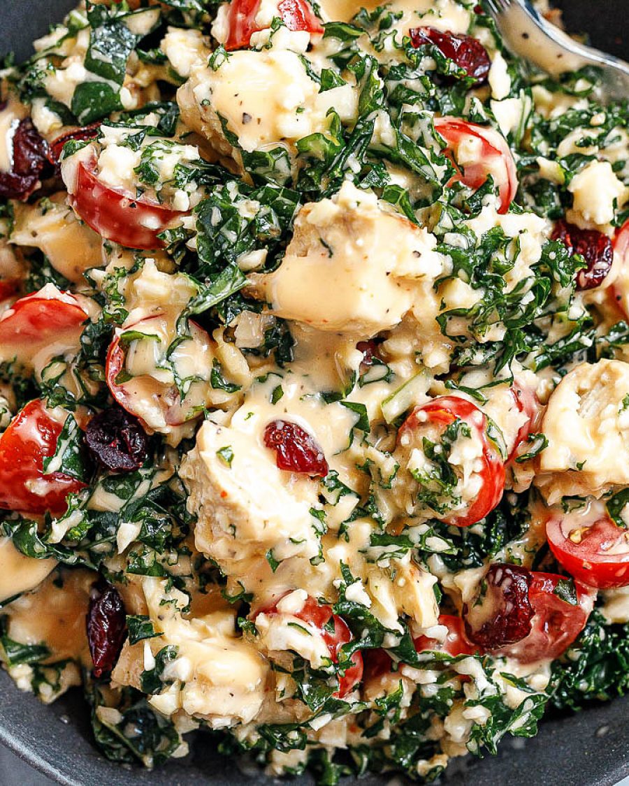 Healthy Chicken Kale Salad with Cauliflower, Parmesan and Honey Chipotle Sauce - #recipe by #eatwell101 - https://www.eatwell101.com/healthy-chicken-kale-salad-recipe