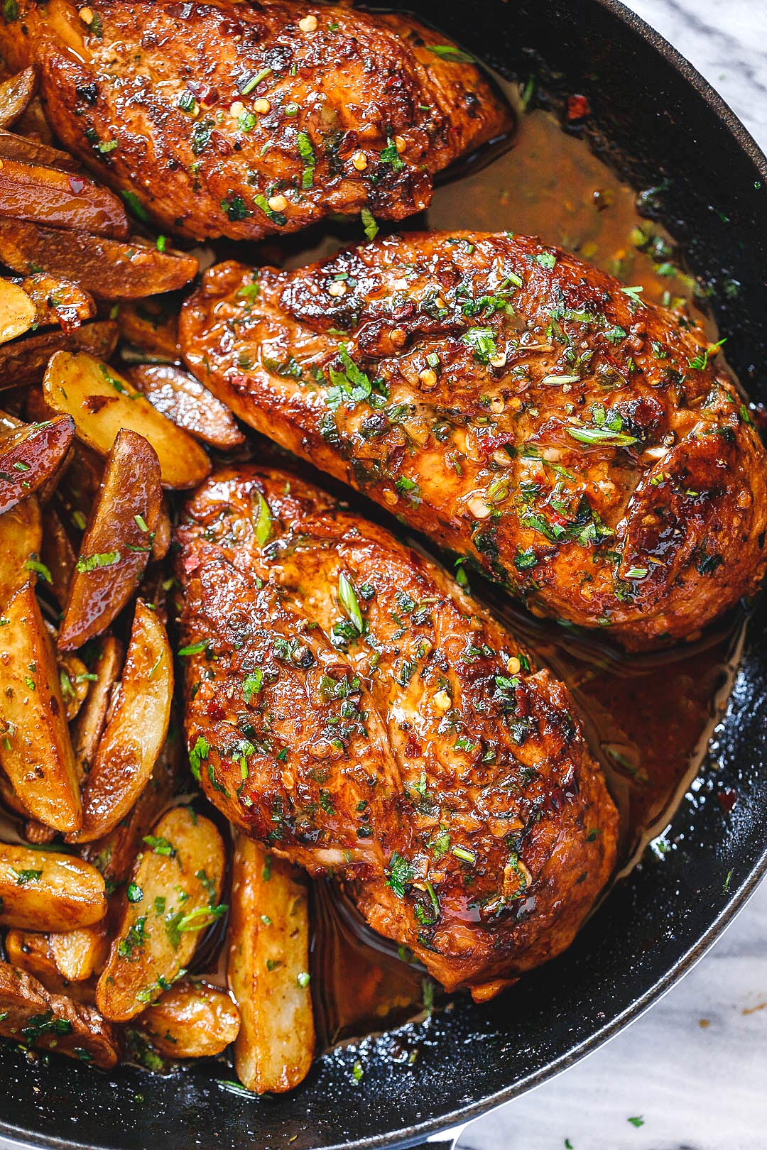 Garlic Butter Chicken and Potato Skillet Recipe — Eatwell101