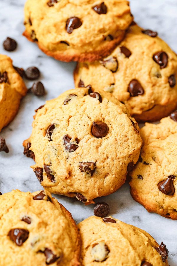 Pumpkin Chocolate Cookies - #recipe by #eatwell101 - https://www.eatwell101.com/pumpkin-chocolate-chip-cookies-recipe