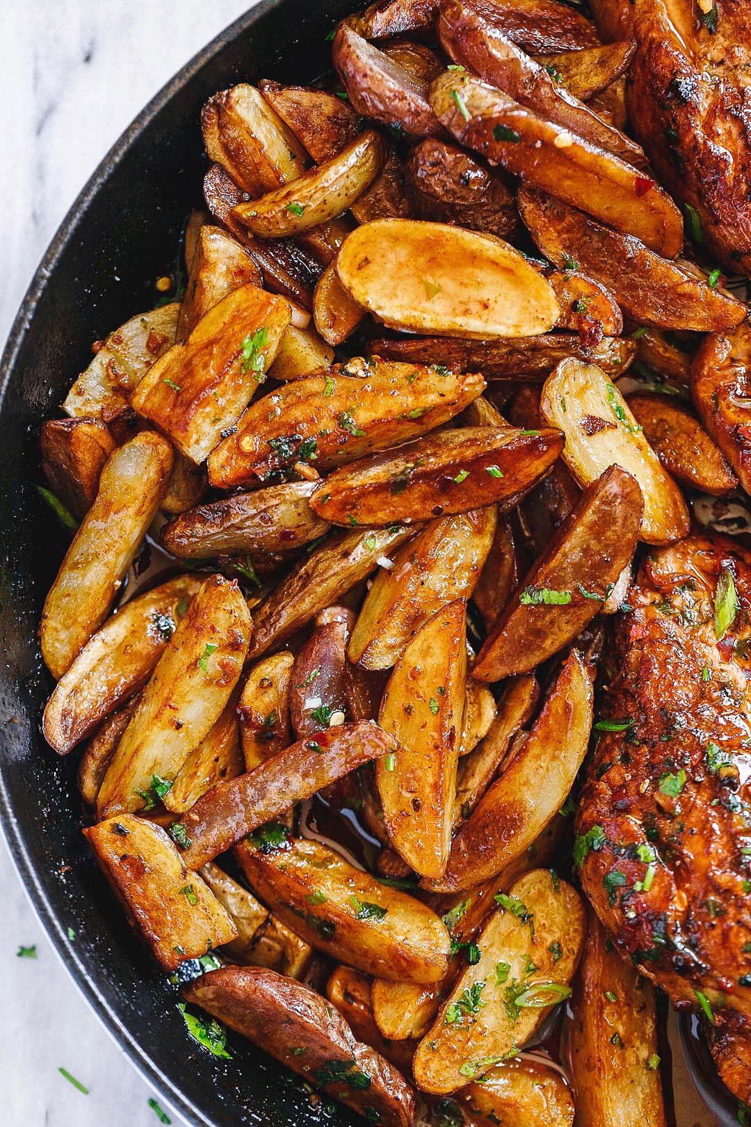Garlic Butter Chicken and Potato Skillet Recipe — Eatwell101