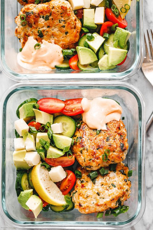 Meal Prep Chicken Patties & Veggie Salad - #recipe by #eatwell101 - https://www.eatwell101.com/chicken-patties-meal-prep-recipe