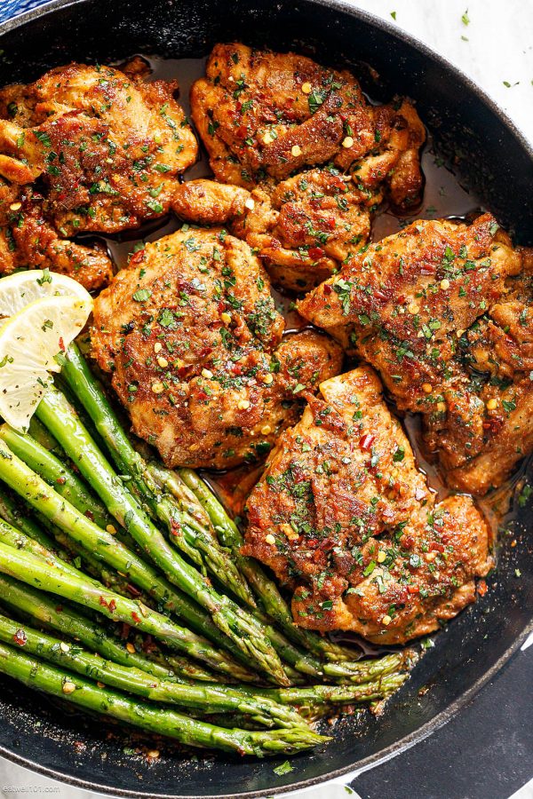 Asado Chicken Thighs and Sauteed Lemon Asparagus - #recipe by #eatwell101 - https://www.eatwell101.com/chicken-thighs-asparagus-recipe