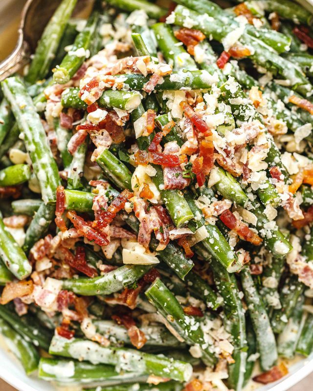 Creamy Parmesan Green Beans Casserole with Bacon - #recipe by #eatwell101 - https://www.eatwell101.com/creamy-parmesan-green-beans-casserole-recipe