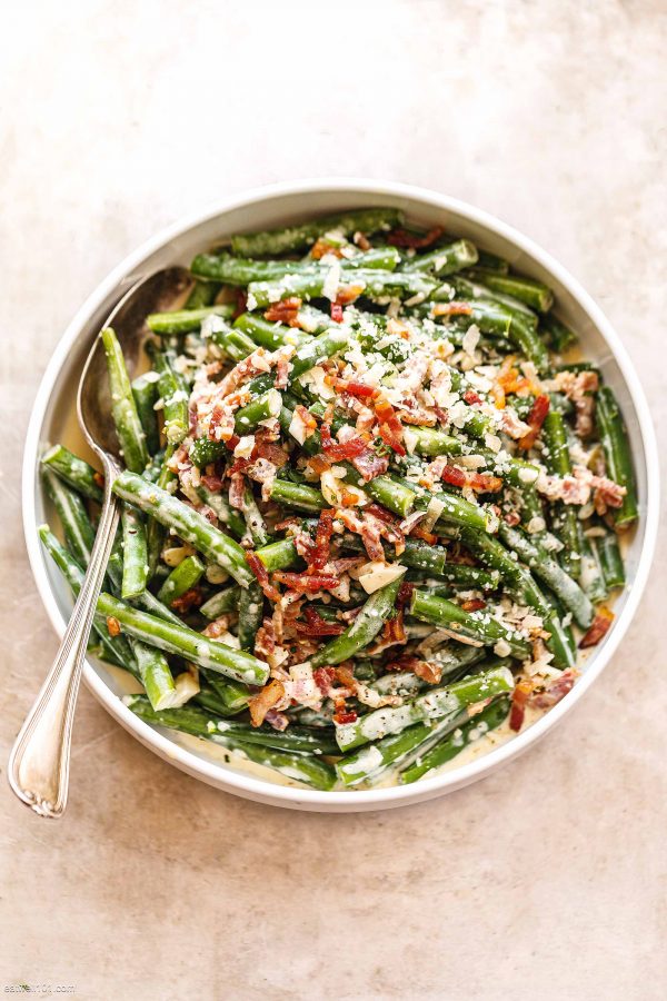 Green Bean Casserole with Bacon and Parmesan - #recipe by #eatwell101 - https://www.eatwell101.com/creamy-parmesan-green-beans-casserole-recipe