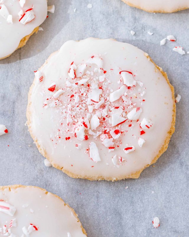 Easy Peppermint Christmas Shortbread Cookies - #recipe by #eatwell101 - https://www.eatwell101.com/peppermint-christmas-shortbread-cookies-recipe