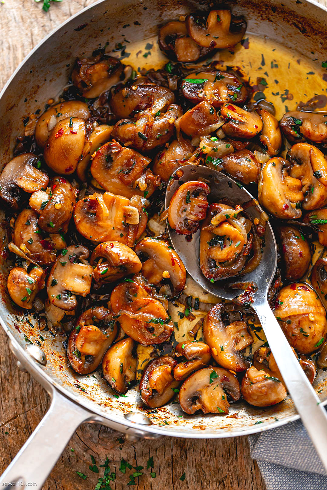 Garlic Butter Mushrooms Recipe – How to Cook Mushrooms — Eatwell101