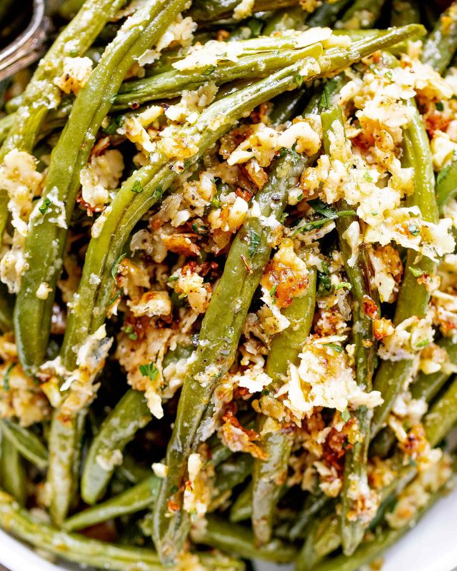 Roasted Garlic Parmesan Green Beans - #recipe by #eatwell101 - https://www.eatwell101.com/roasted-garlic-parmesan-green-beans-recipe