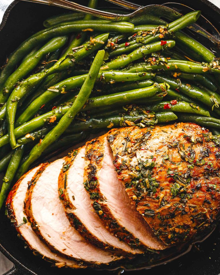 Roasted Pork Loin with Green Beans - #recipe by #eatwell101 - https://www.eatwell101.com/roasted-pork-loin-green-beans-recipe
