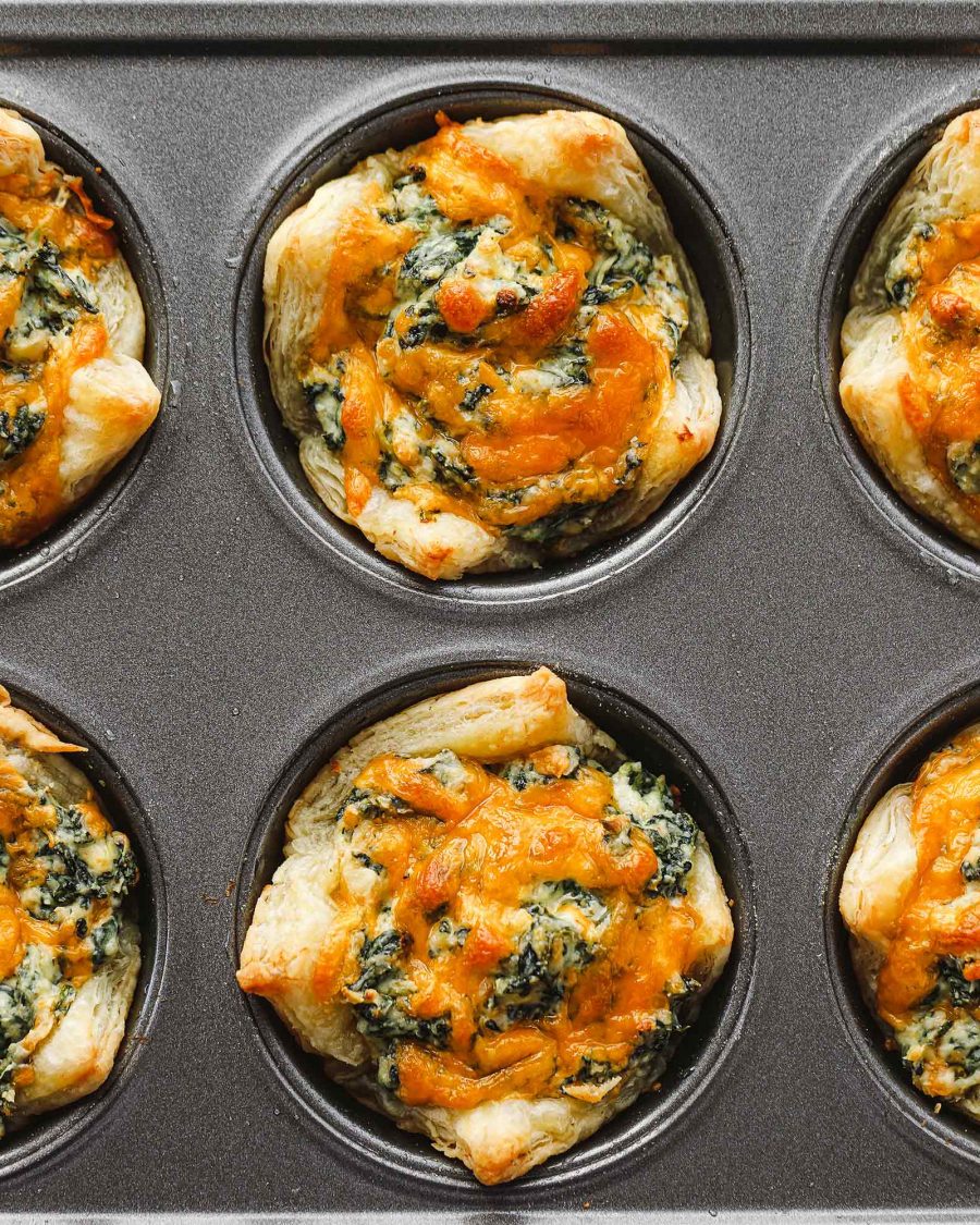 Spinach Dip Puff Bites - #recipe by #eatwell101 - https://www.eatwell101.com/spinach-dip-puff-bites-recipe