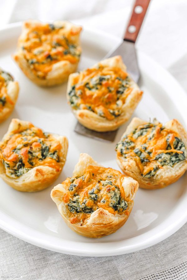 Spinach Dip Puff Bites - #recipe by #eatwell101 - https://www.eatwell101.com/spinach-dip-puff-bites-recipe