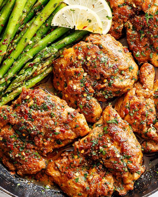 Asado Chicken Thighs and Sauteed Lemon Asparagus - #recipe by #eatwell101 - https://www.eatwell101.com/chicken-thighs-asparagus-recipe