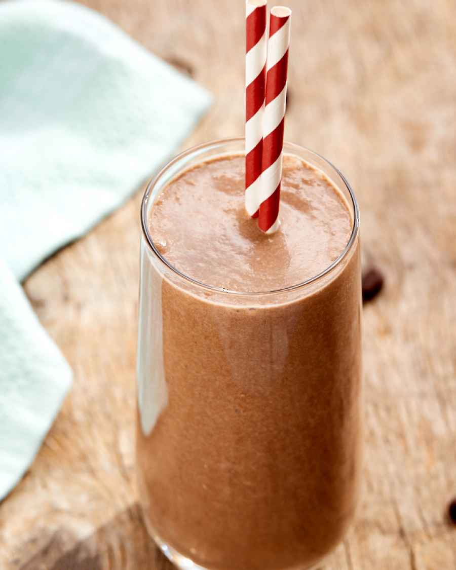 Chocolate Avocado Keto Smoothie - #recipe by #eatwell101 - https://www.eatwell101.com/chocolate-keto-smoothie-recipe