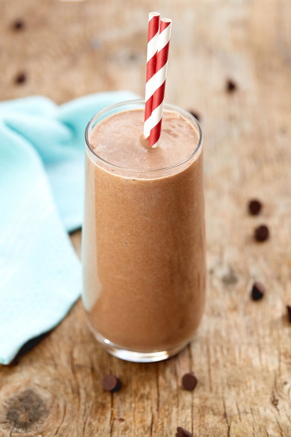 Avocado Chocolate Smoothie - #recipe by #eatwell101 - https://www.eatwell101.com/chocolate-keto-smoothie-recipe