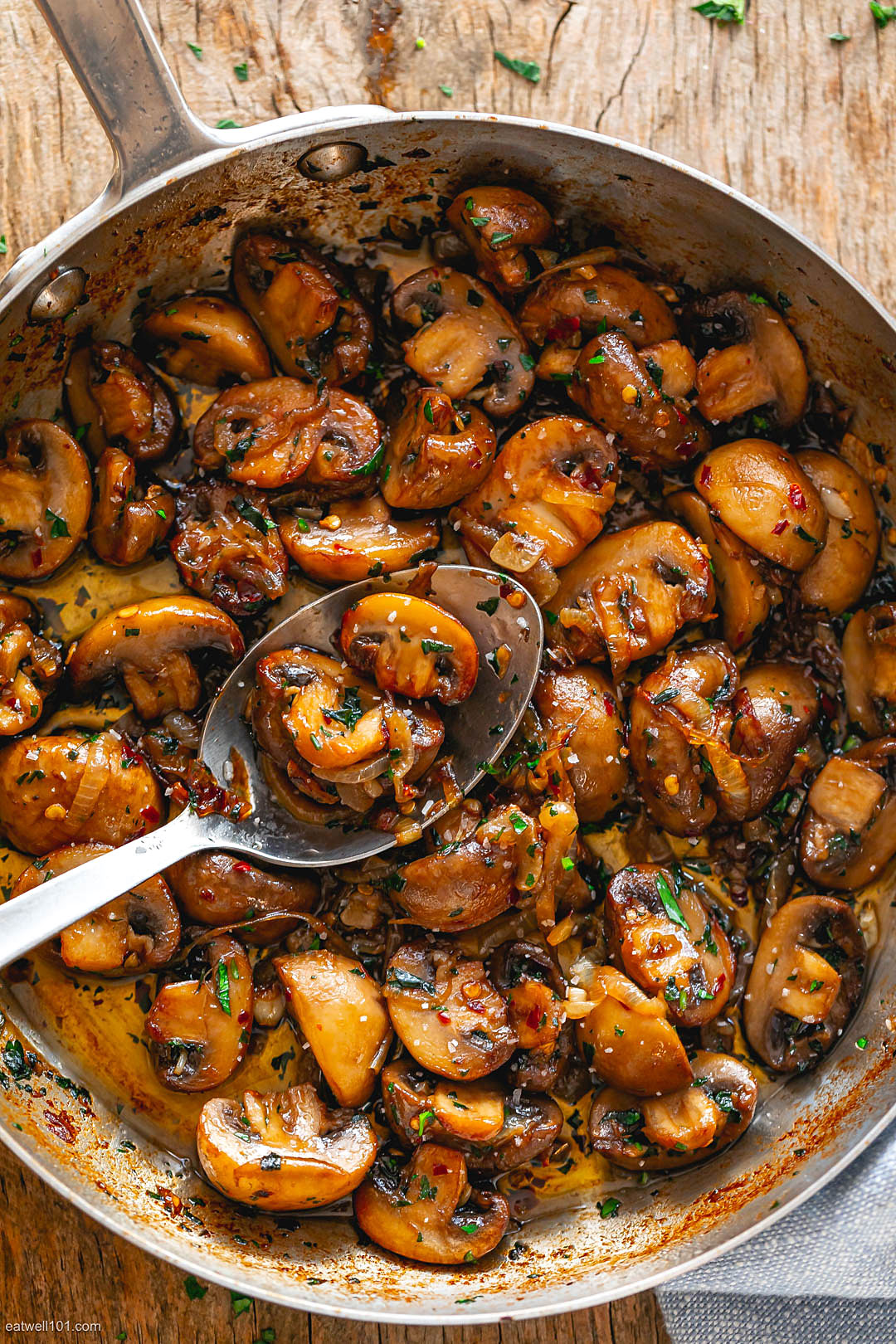 Garlic Butter Mushrooms Recipe How To Cook Mushrooms Eatwell101