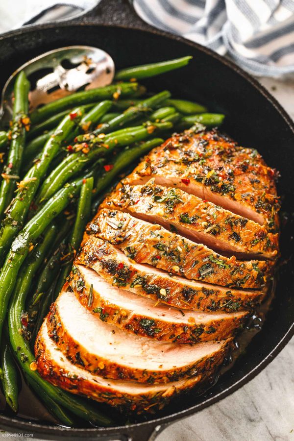 Roasted Pork Loin with Green Beans - #recipe by #eatwell101 - https://www.eatwell101.com/roasted-pork-loin-green-beans-recipe