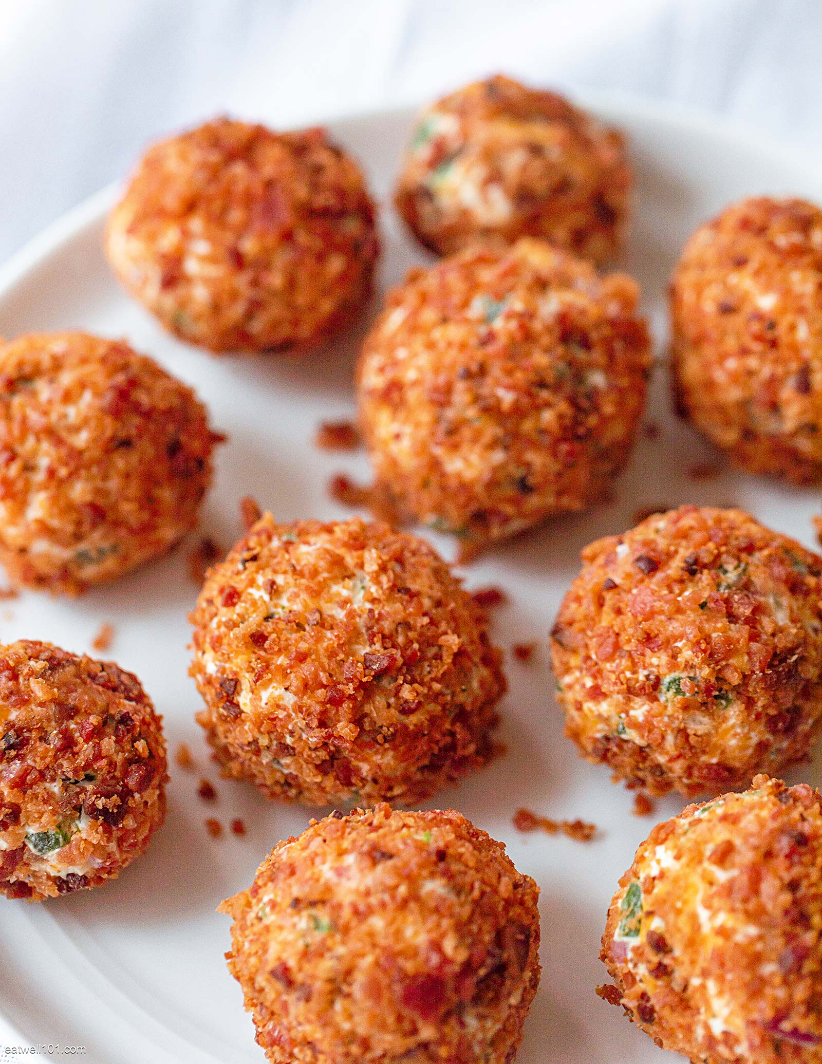 Bacon Jalapeño Popper Cheese Balls Recipe — Eatwell101