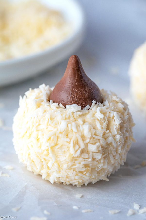 Lemon Cheesecake Blossoms {No Bake} - #recipe by #eatwell101 - https://www.eatwell101.com/lemon-coconut-cheesecake-blossoms-recipe