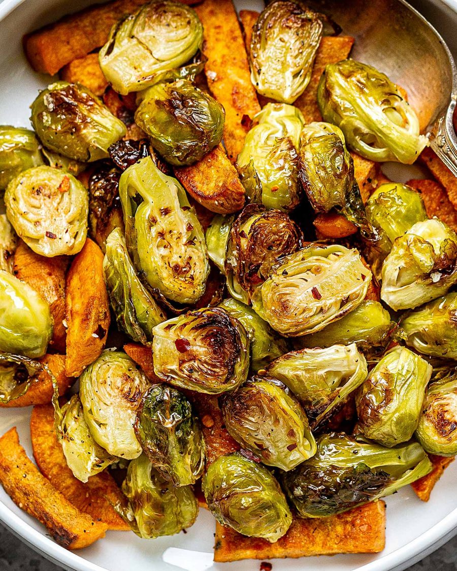 Oven-Roasted Brussels Sprouts and Sweet Potatoes - #recipe by #eatwell101 - https://www.eatwell101.com/roasted-brussels-sprouts-sweet-potatoes-recipe