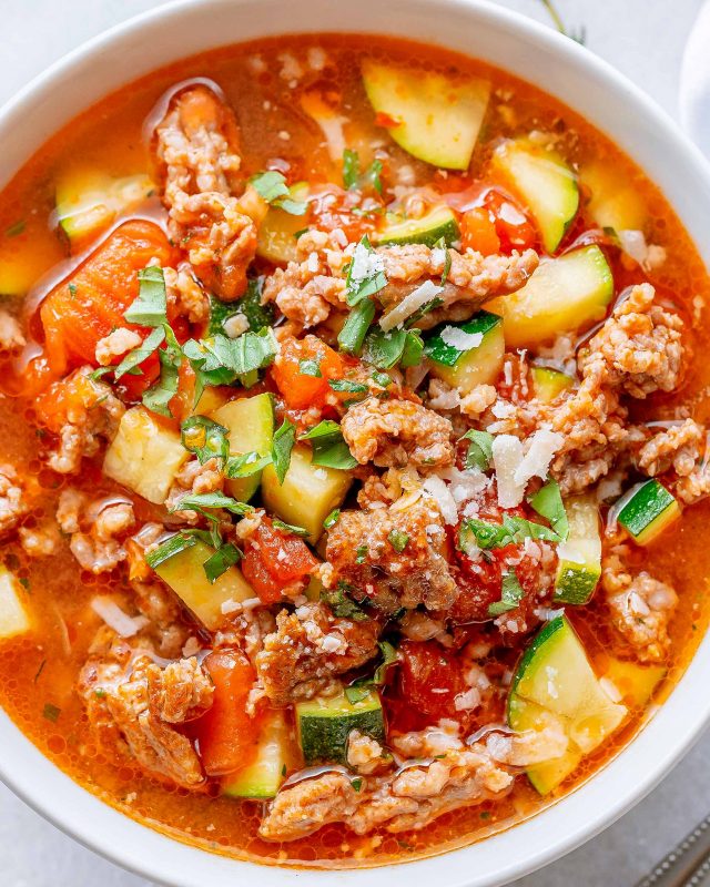 Healthy Zucchini Tomato Italian Sausage Soup - #recipe by #eatwell101 - https://www.eatwell101.com/zucchini-tomato-italian-sausage-soup-recipe